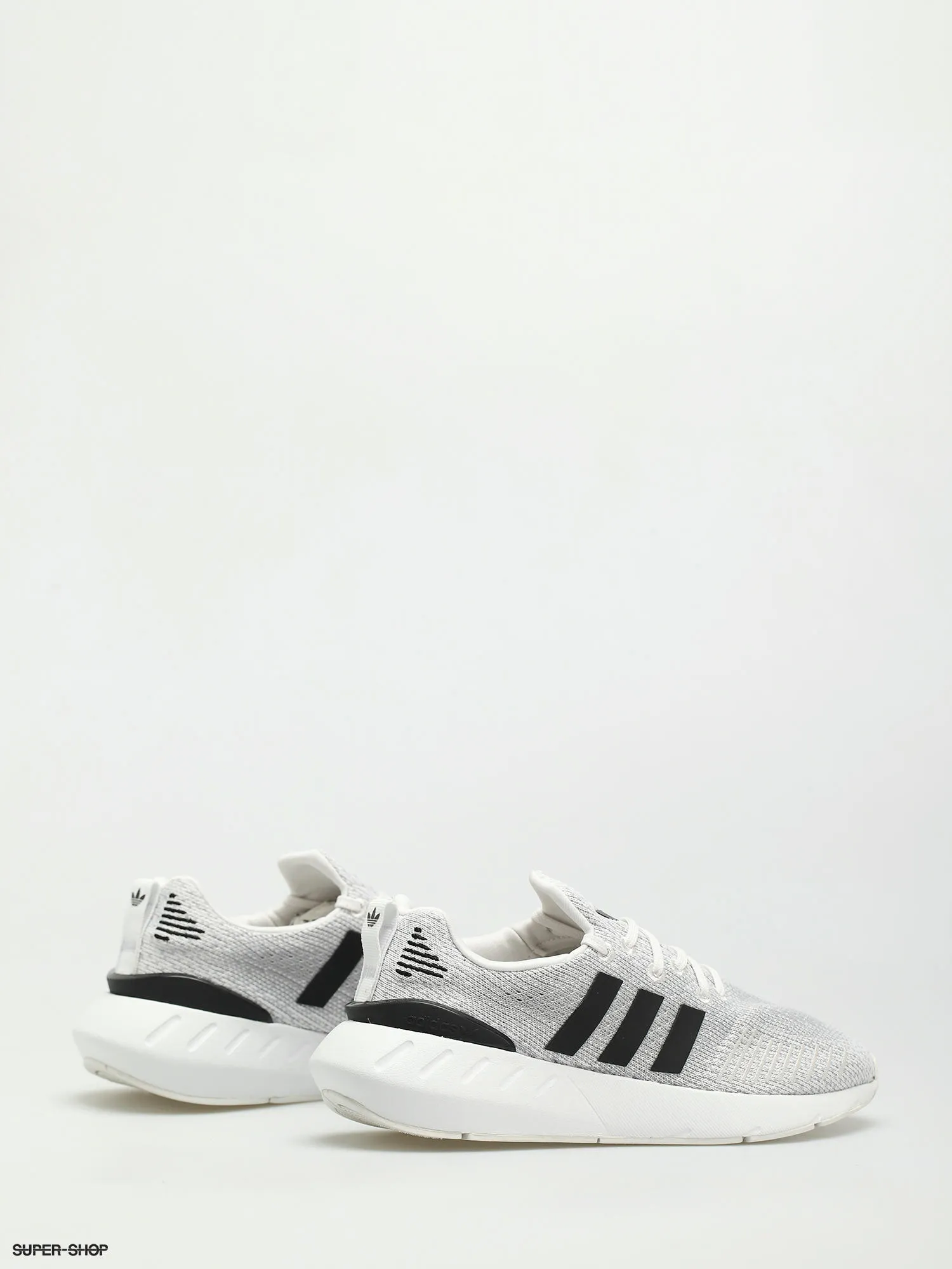 adidas Originals Swift Run 22 Shoes Wmn (crywht/cblack/gretwo)