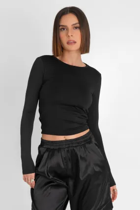 Crop top ajustado cut out en espalda