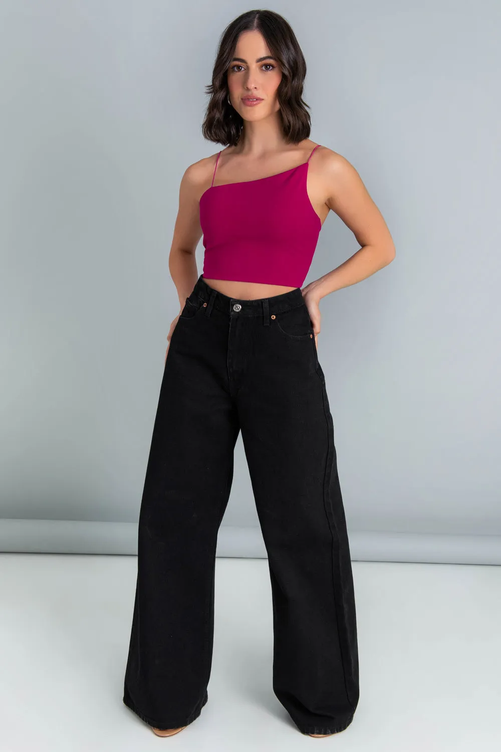 Crop top tirantes escote diagonal