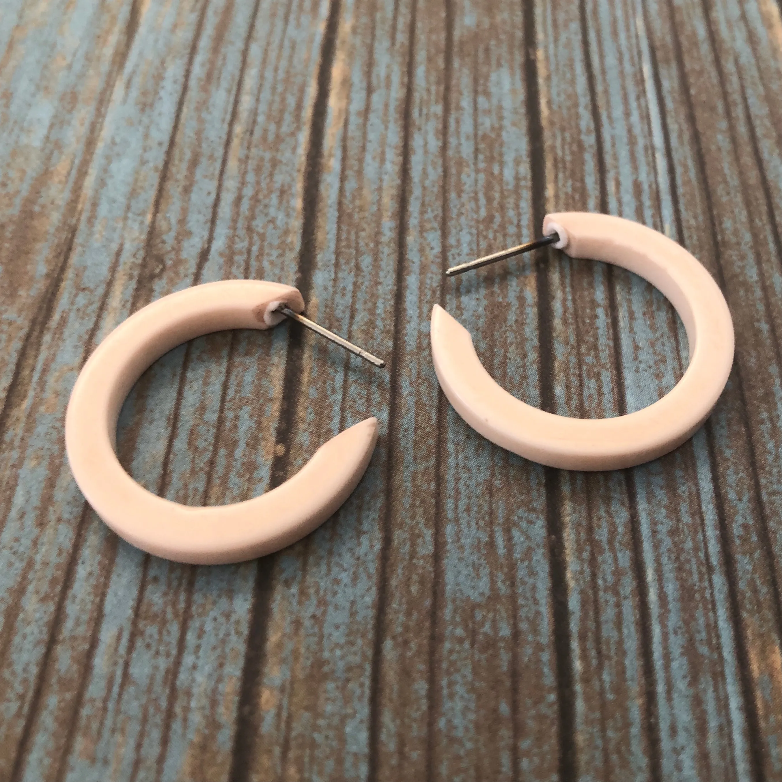 Dark Cream Lucite Mini Thread Hoop Earrings