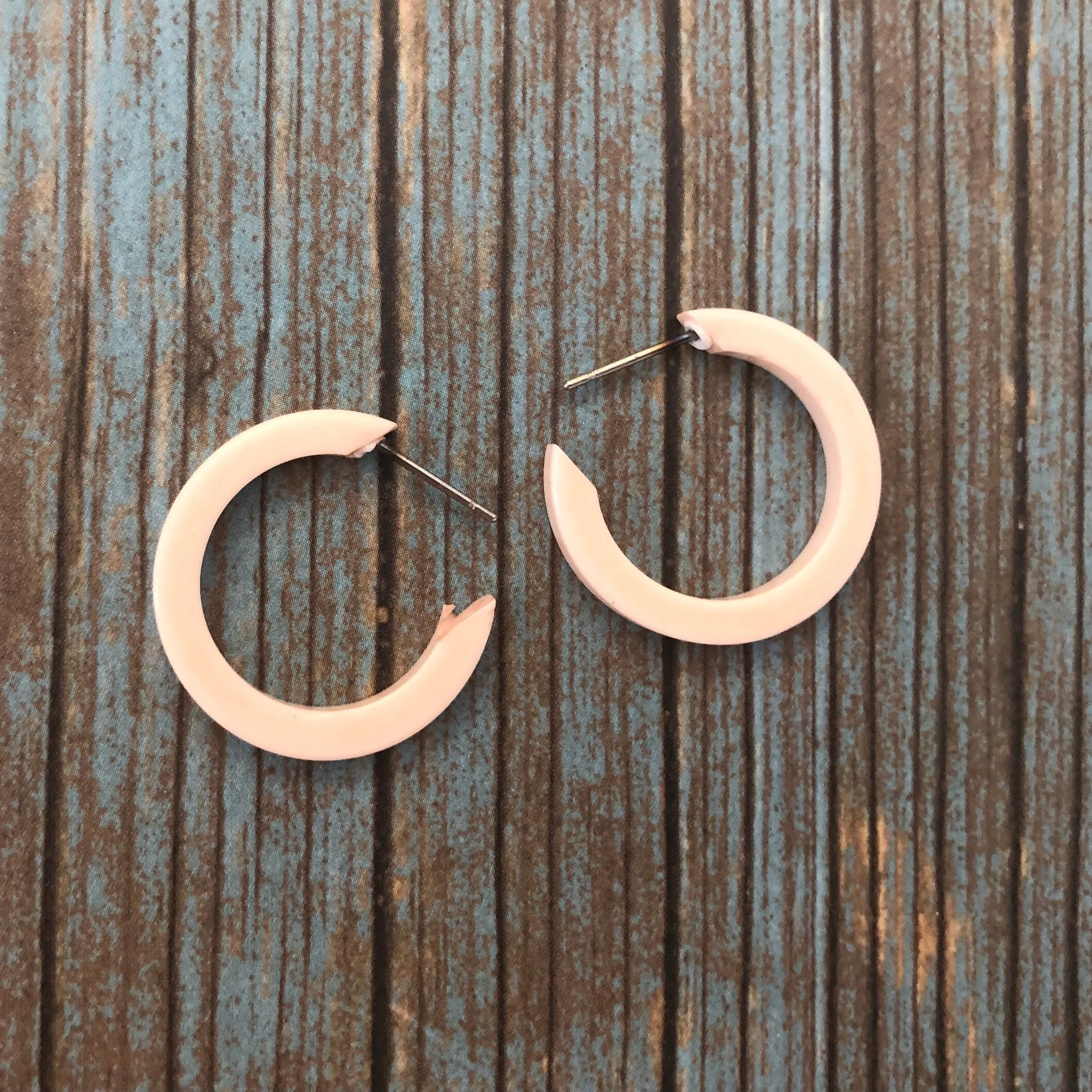 Dark Cream Lucite Mini Thread Hoop Earrings