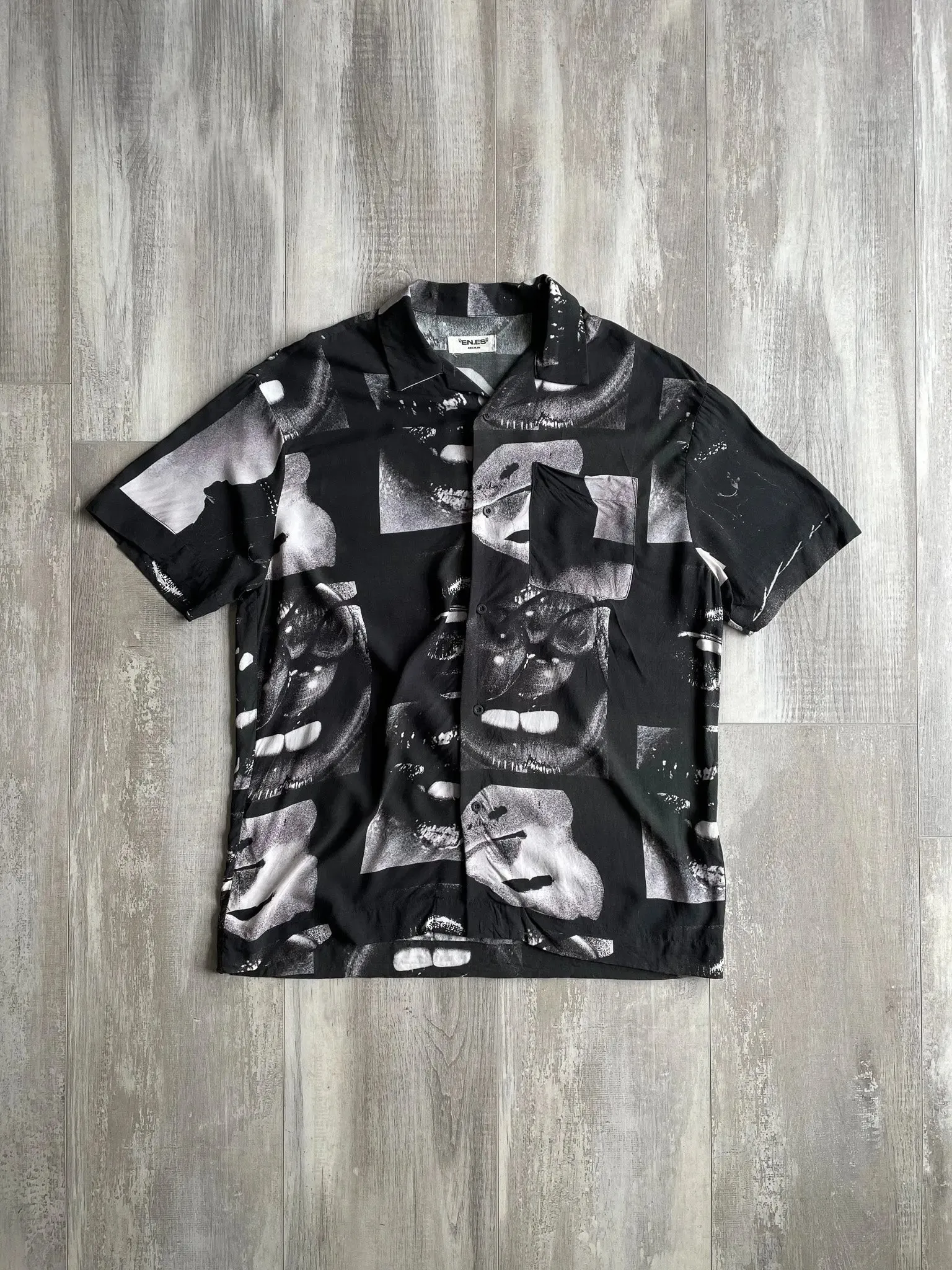 EN.ES Graphic Button up Shirt - M