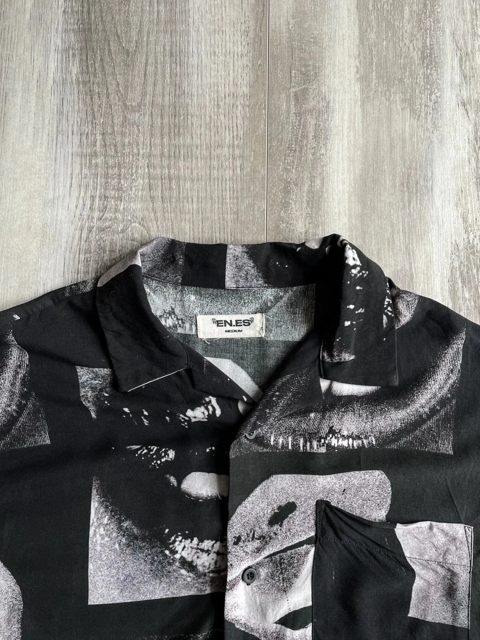 EN.ES Graphic Button up Shirt - M