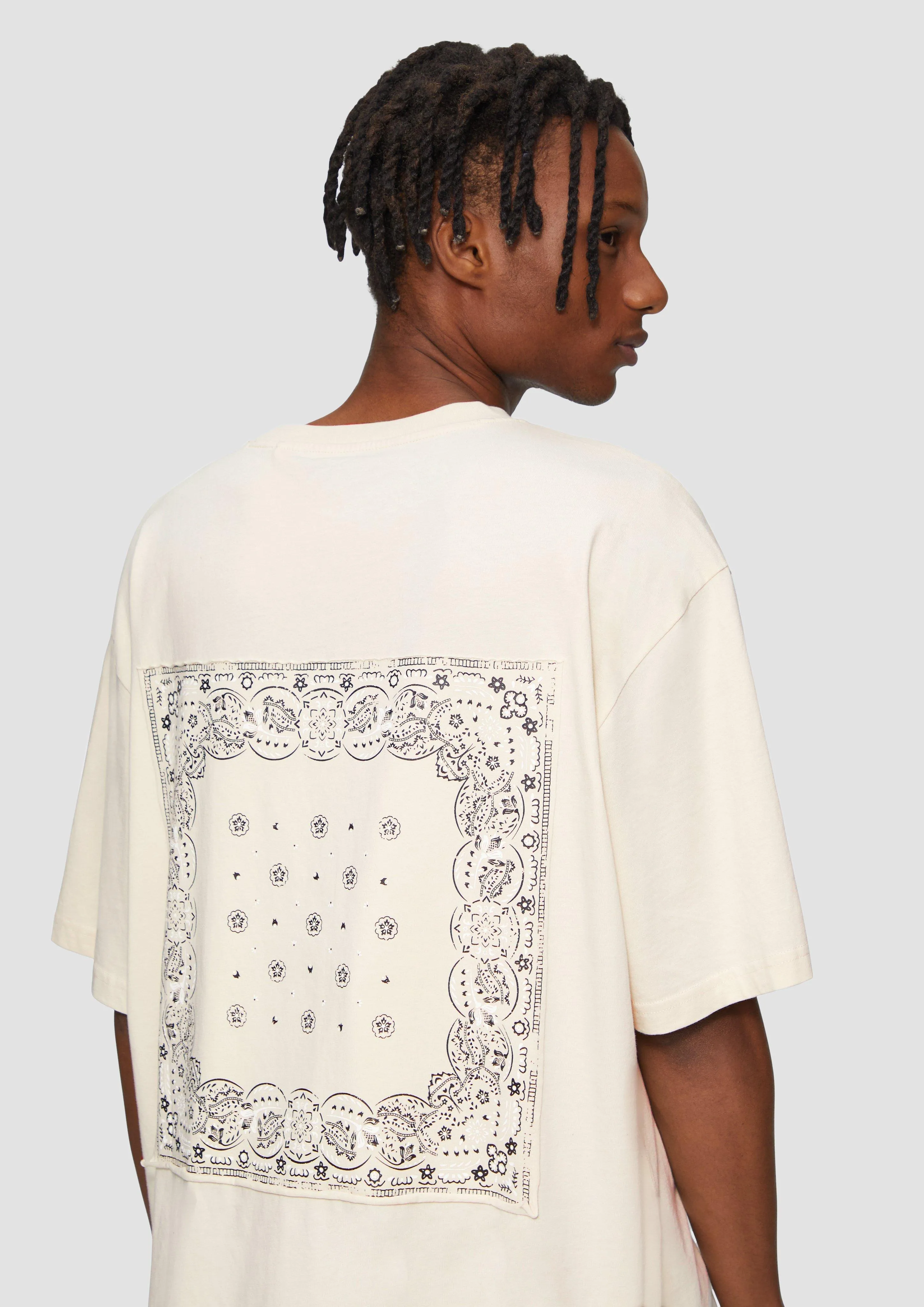 Garment-washed T-shirt in a loose fit with a print on the back