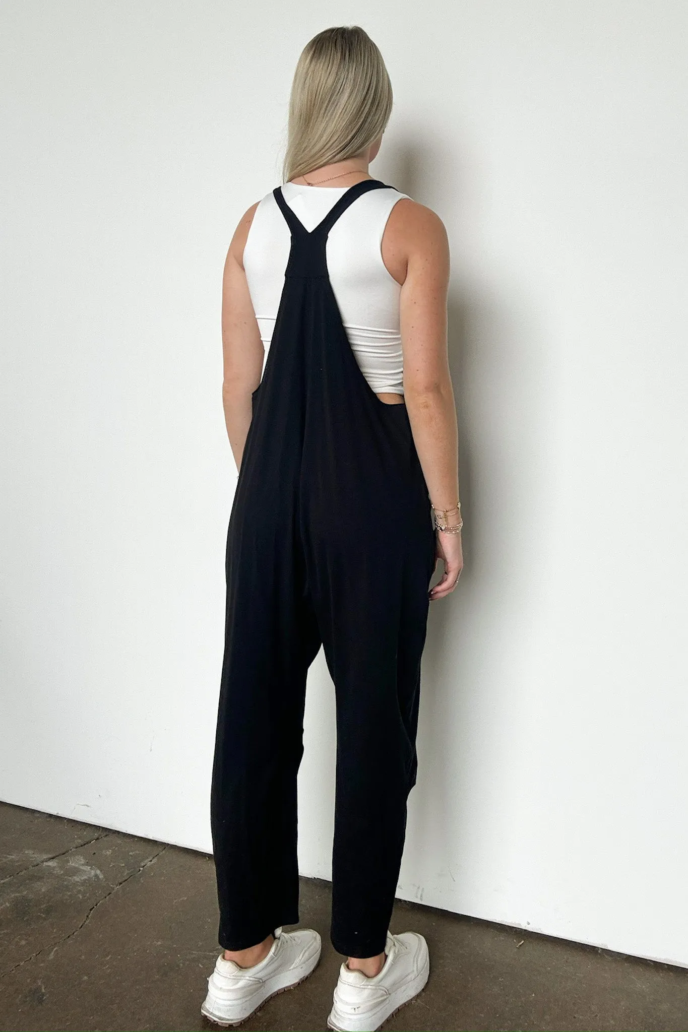 Jeayne Relaxed Fit V-Neck Jumpsuit