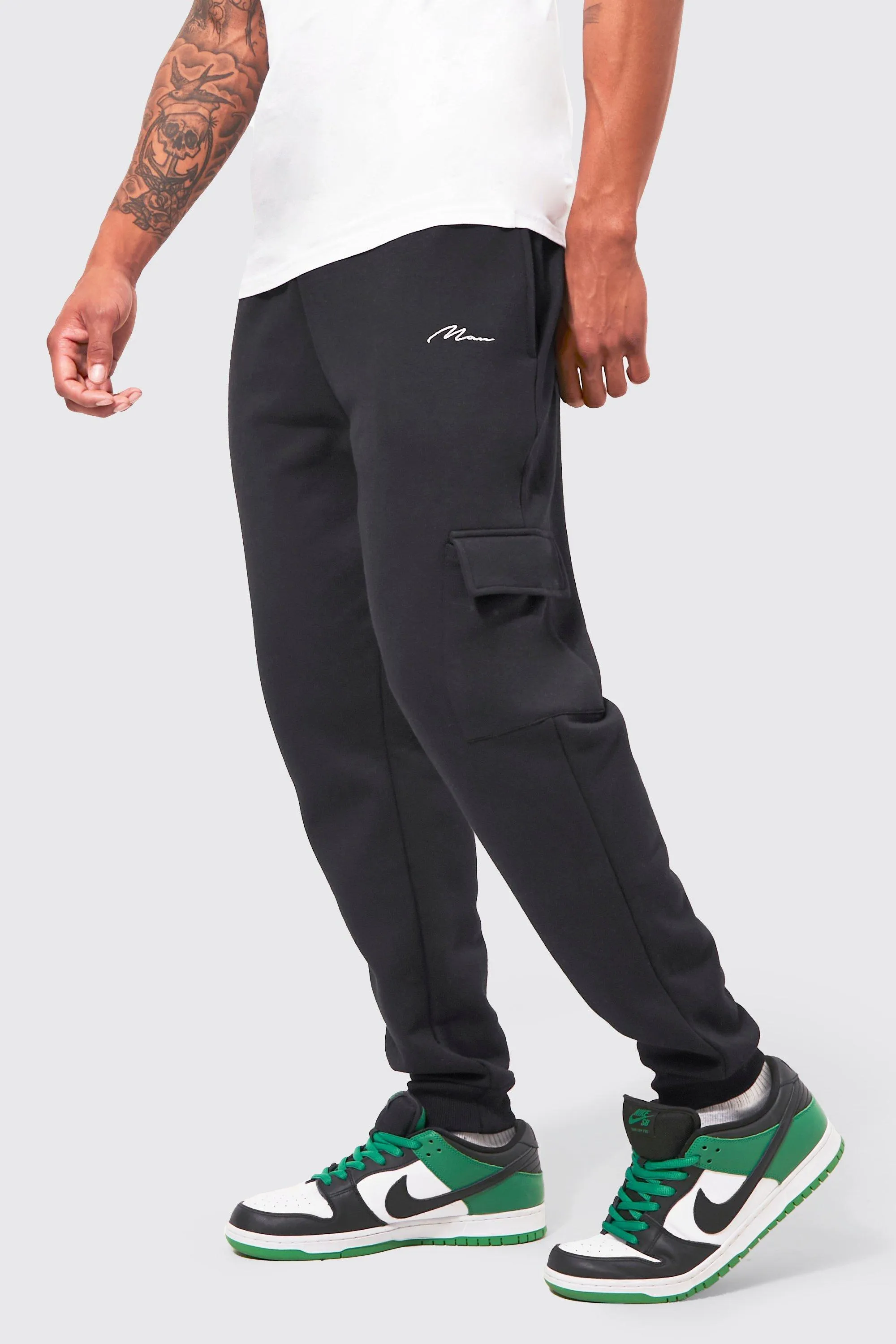 Man Signature Slim Fit Cargo Jogger