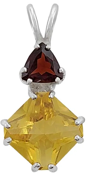 Siberian Gold Quartz Mini Magician Stone? with Trillion Cut Garnet