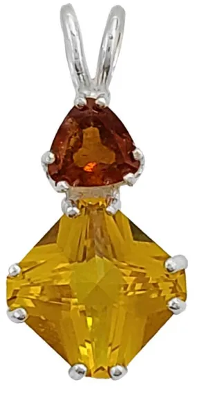 Siberian Gold Quartz Mini Magician Stone? with Trillion Cut Hessonite Garnet