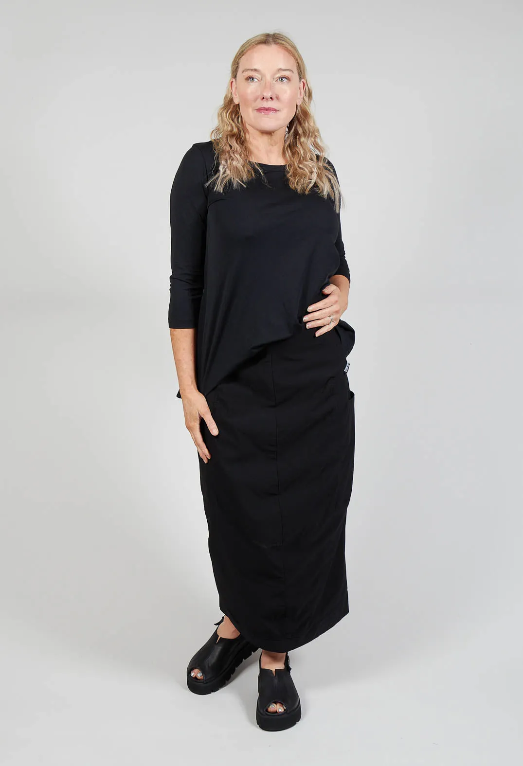 Stretch Fit Pencil Skirt in Black